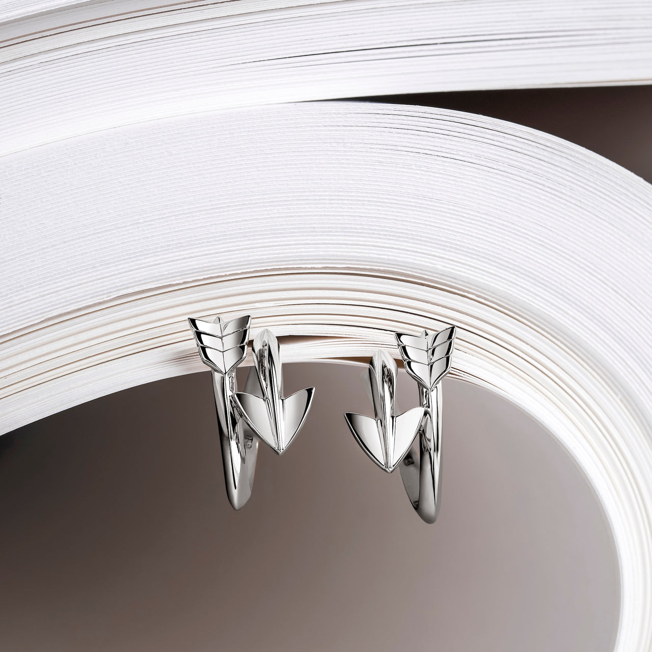 Super Arrow Earrings_White Gold_5
